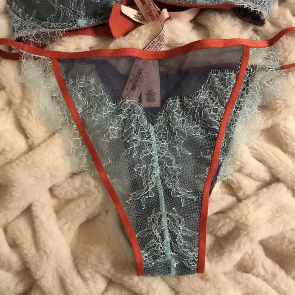 Victoria Secret set - Picture 2 of 3